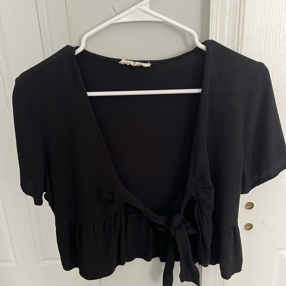 Pacsun (la hearts) tie front top in black- size xs